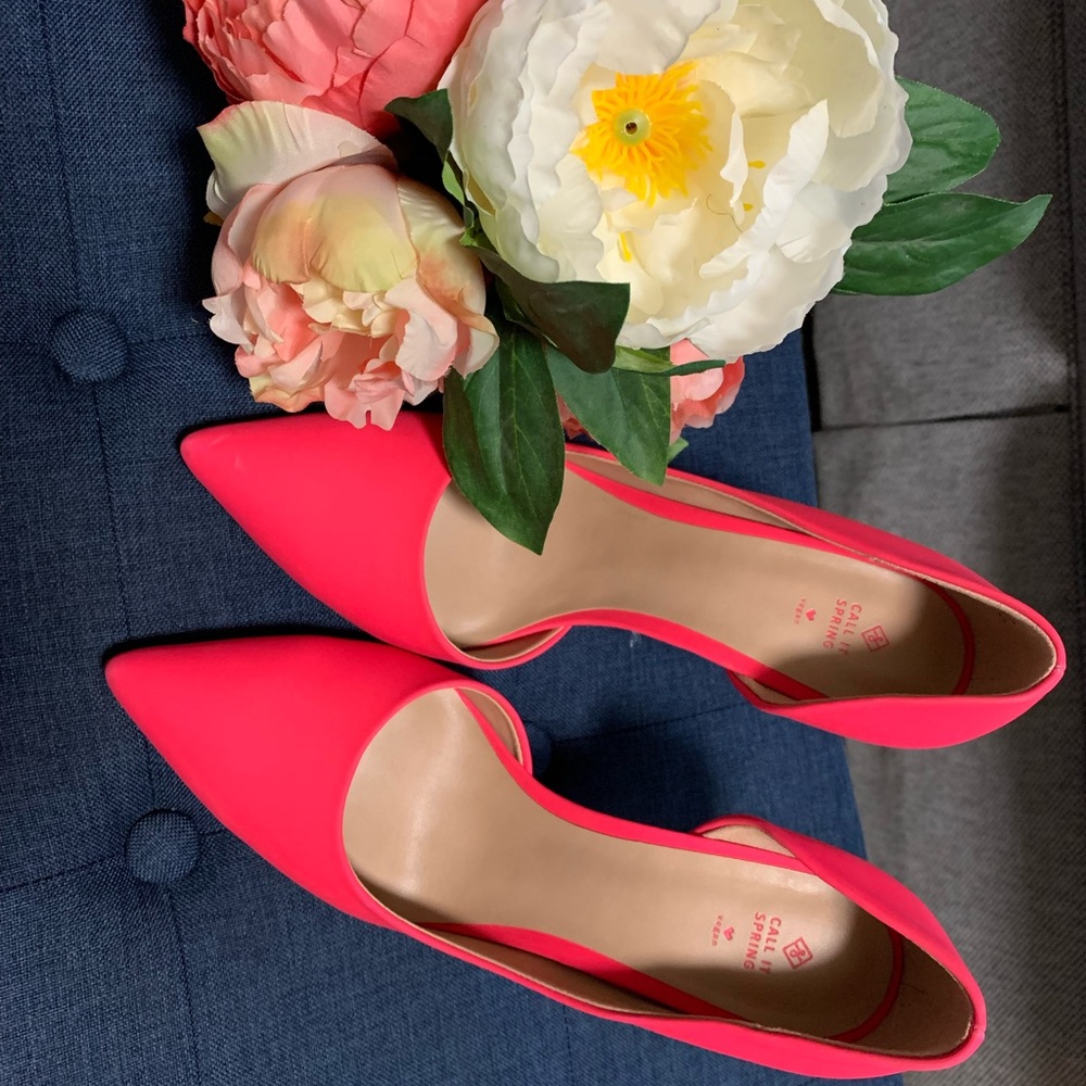 NWOT Never worn. Bright pink Call it Spring heels.